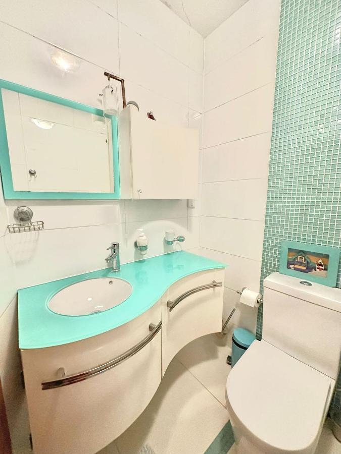 Modern Room In Spacious Home London Kültér fotó